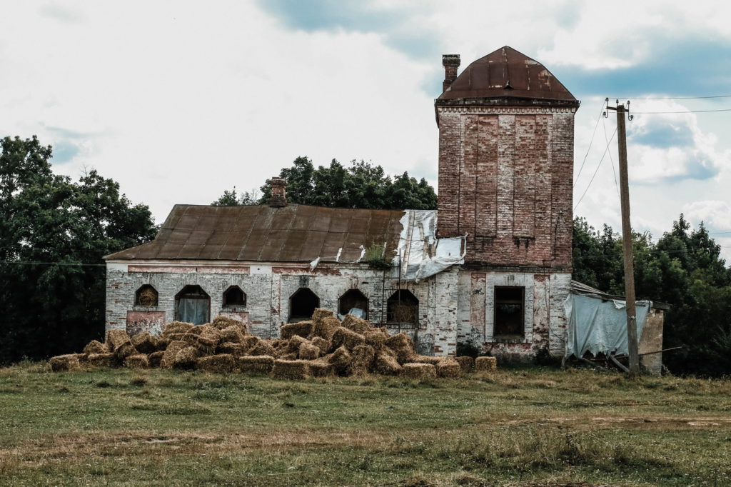 Люлинці. Залишки палацу Старжа-Якубовських.